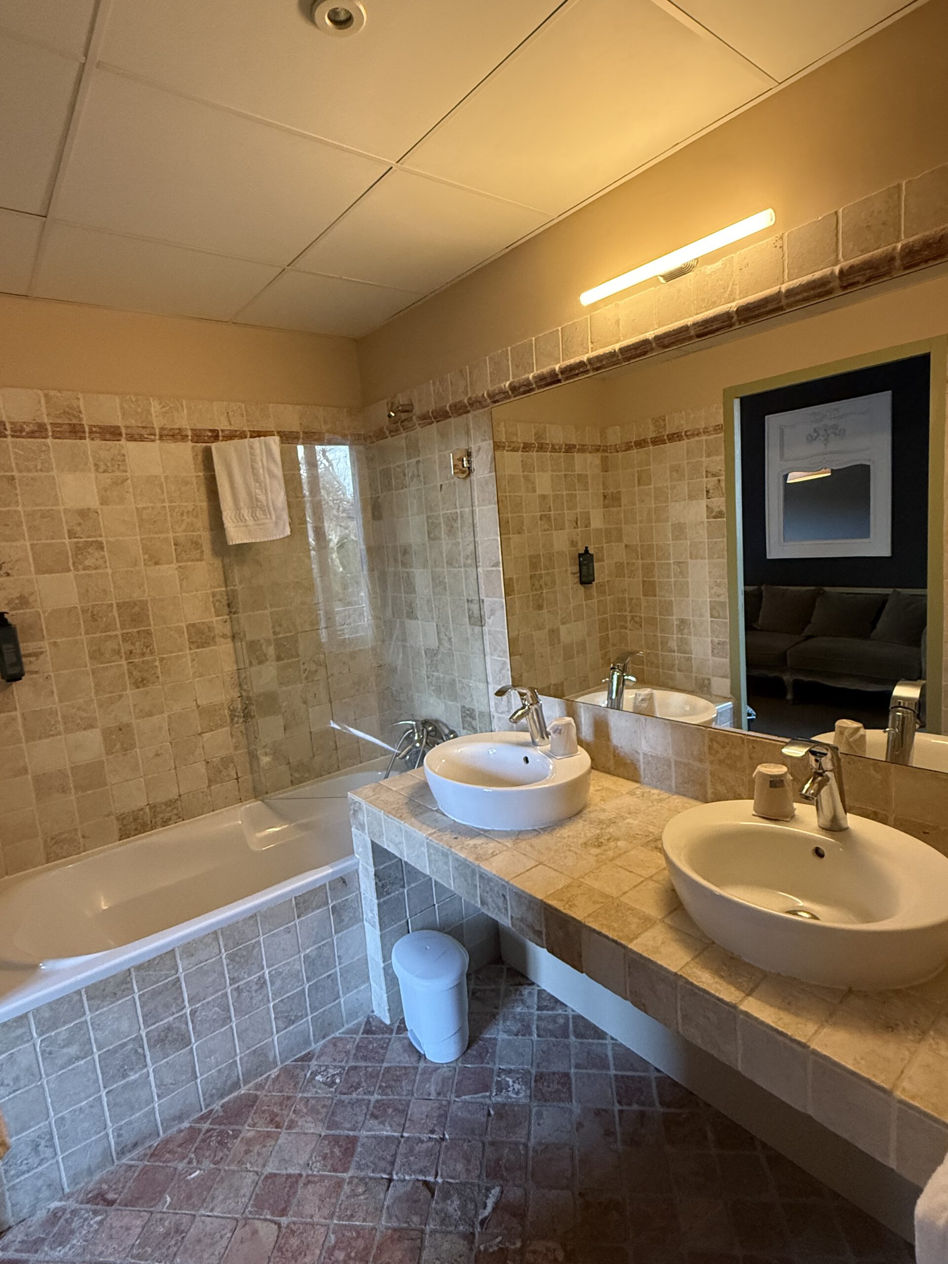 chambre-luxe-hotel-helvie-salle-de-bain